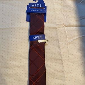 Apt 9 Tie and Tie Bar Set NWT